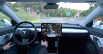Model 3主动撞渣土车,特斯拉和车主应该各打五十大板