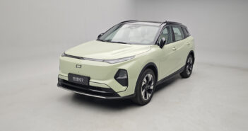 LAB 实拍丨量大管饱的混动家用SUV，距离成为爆款还差什么?