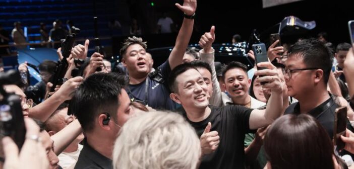 30万的蔚来全新ES8，一场迟到的成人礼