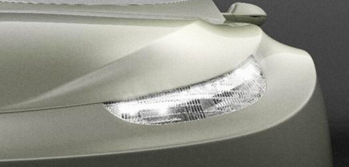 “黑白灰”车漆不再流行?明年马路上,全是这三种颜色的“显眼包”